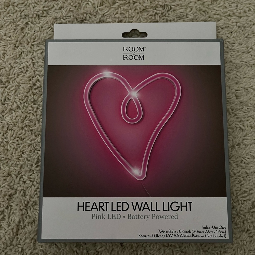 NWT (NEVER BEEN OPENED) Pink Heart LED Wall Light